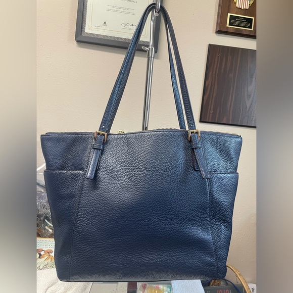 Michael Kors Jet Set Traveler - Picture 2 of 7